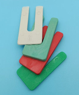 Imballaggi di plastica a forma di U da 75 mm x 5 mm Imballaggi di plastica per edifici
